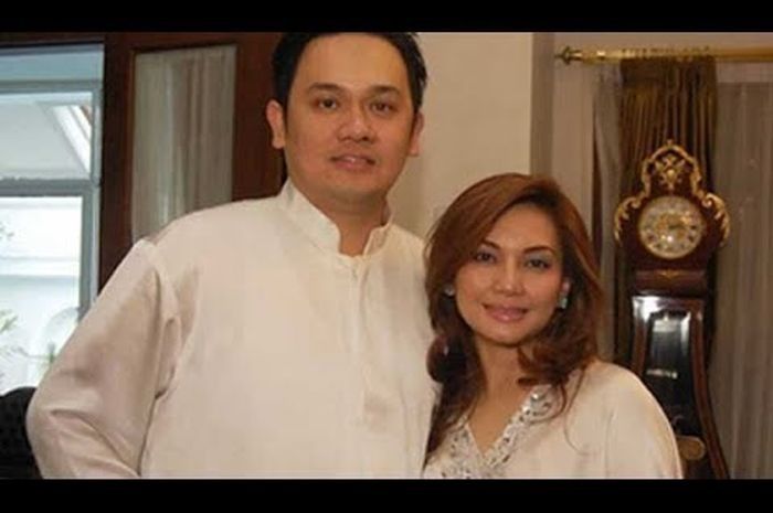 Farhat Abbas dan Nia Daniaty saat masih bersama sebagai suami dan istri.