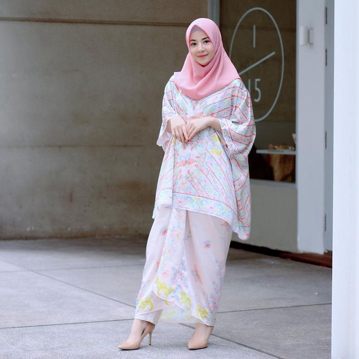 Penampilan girly dengan nuansa pink