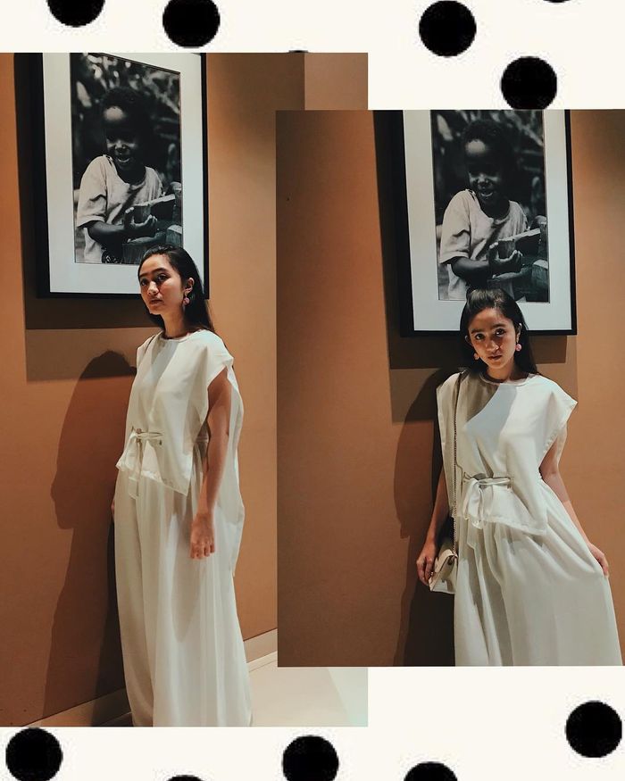 Febby Rastanty dengan jumpsuit bernuansa putih