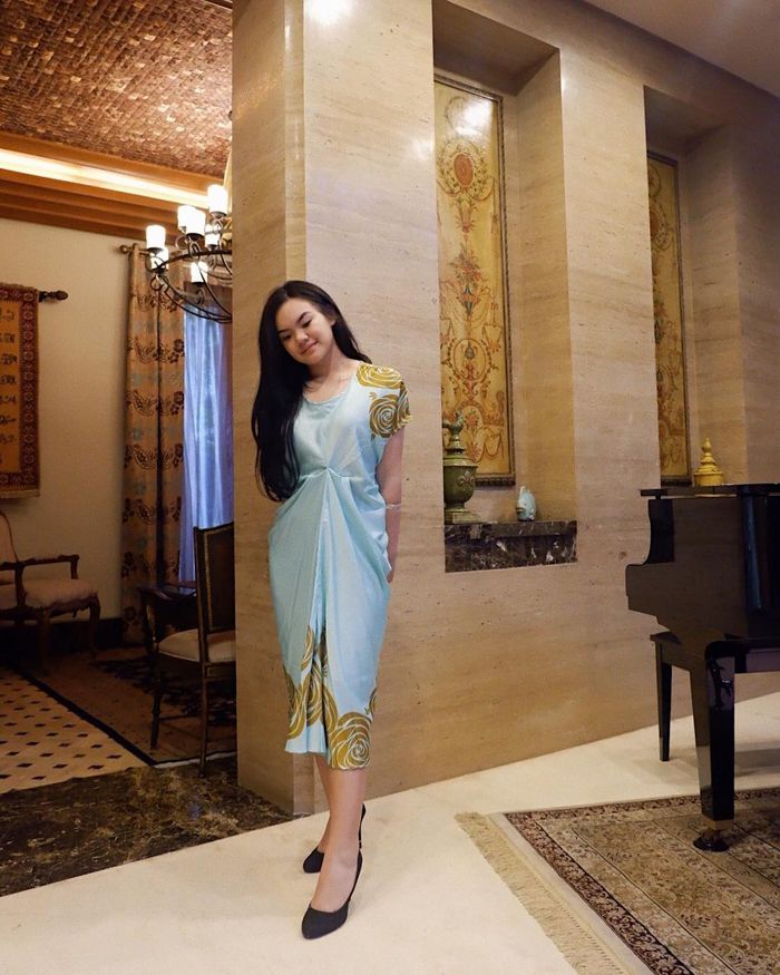 Shaffa Harris tampil anggun dan elegan mengenakan busana kaftan