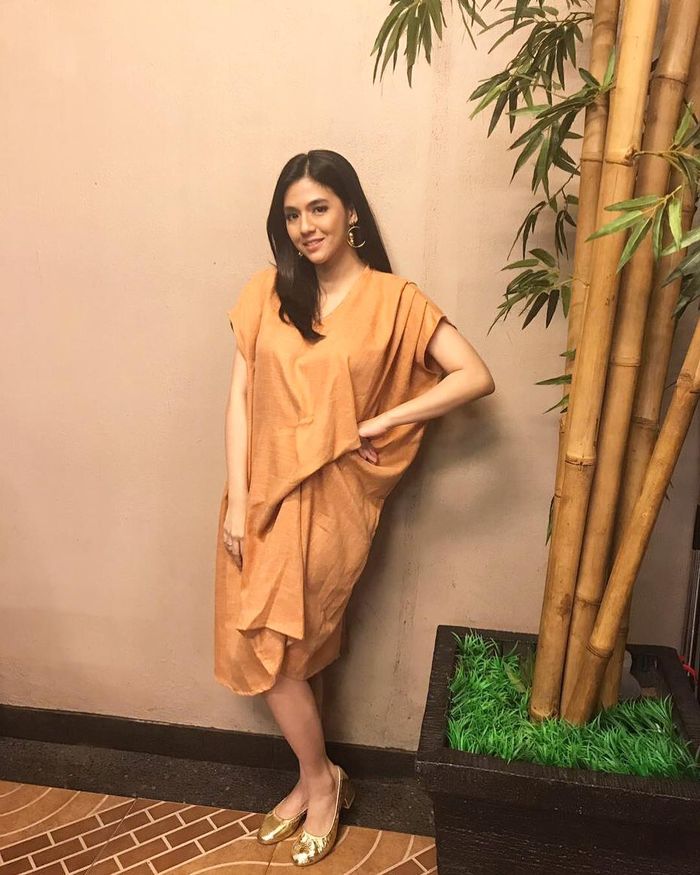  penampilan DJ Putri Una dalam balutan kaftan