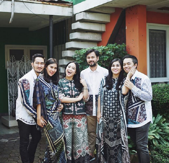 Foto Raffi Ahmad bersama istri, adik-adik dan ipar-iparnya