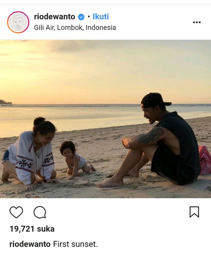 Keluarga Rio Dewanto Pergi Berlibur