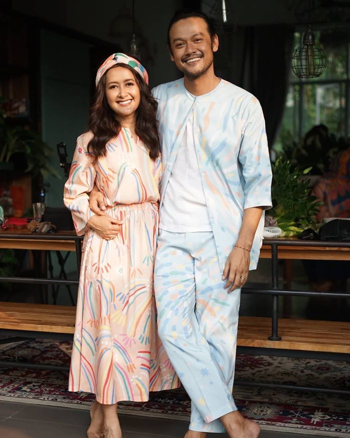 Widi Mulia dan Dwi Sasono tampil bergaya artsy