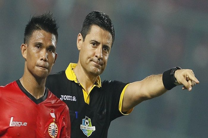 Alireza Faghani saat menjadi wasit asing di Liga 1 Indonesia