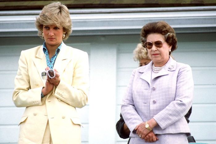 Lady Diana dan Ratu Elizabeth II