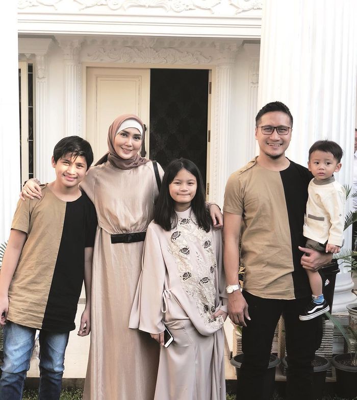 Arie Untung dan Keluarga