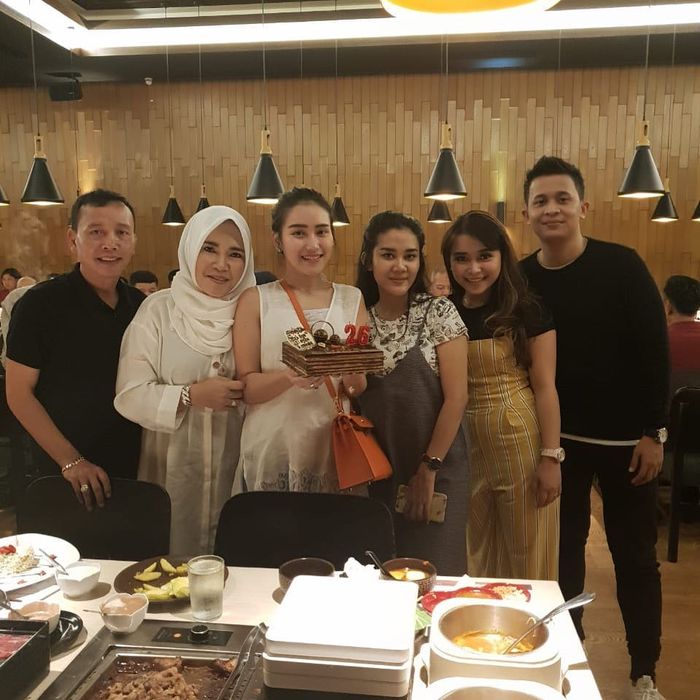 Perayaan ulang tahun Ayu Ting Ting