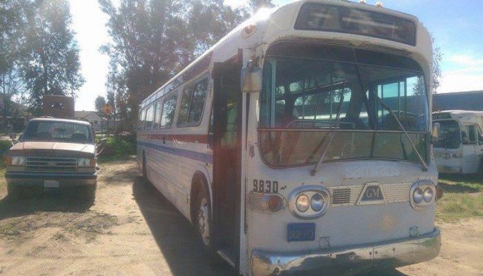 Bus tua disulap jadi rumah
