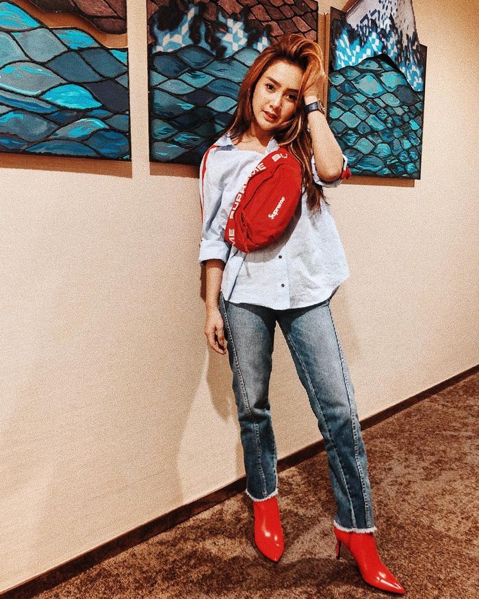 Gaya kasual ala Cita Citata di airport