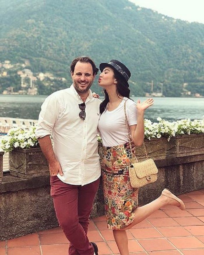 Raline Shah dengan seorang pria bule yang ternyata sahabatnya dari kecil