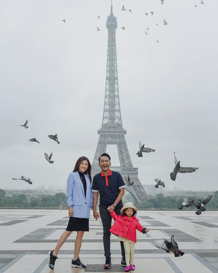 Sarwendah &ndash; Ruben Onsu liburan ke Paris