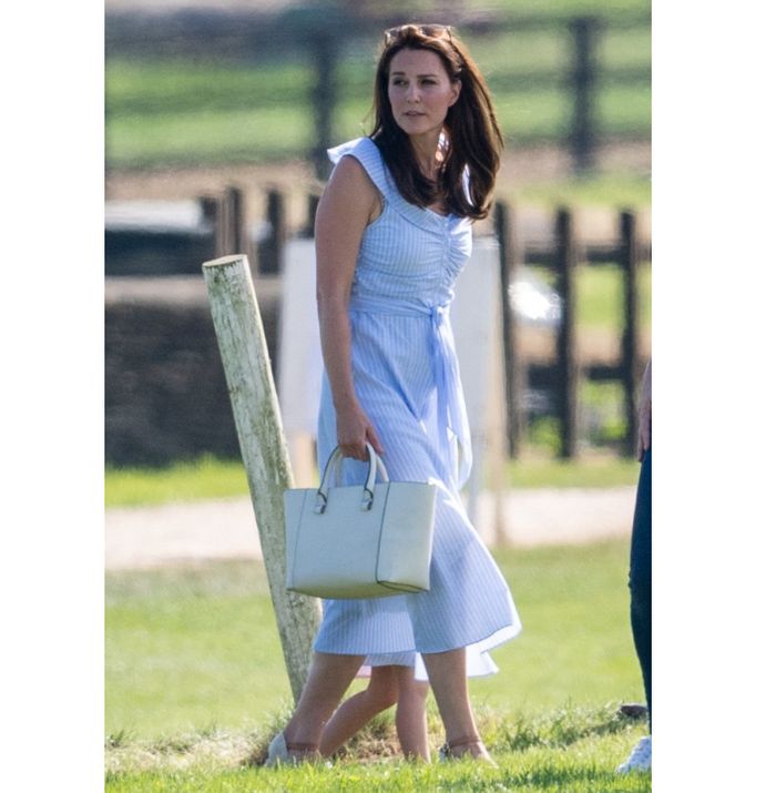 Kate Middleton tampil cantik dan anggun mengenakan dress