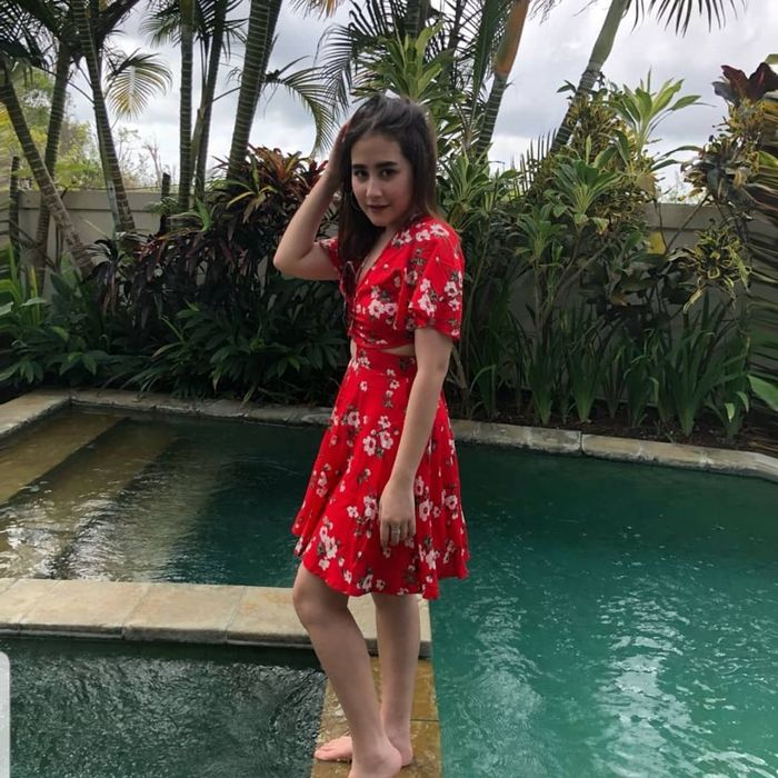 Prilly Latuconsina di Bali