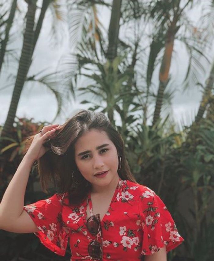 Memakai baju ini, Prilly Latuconsina dibilang perlihatkan pusar