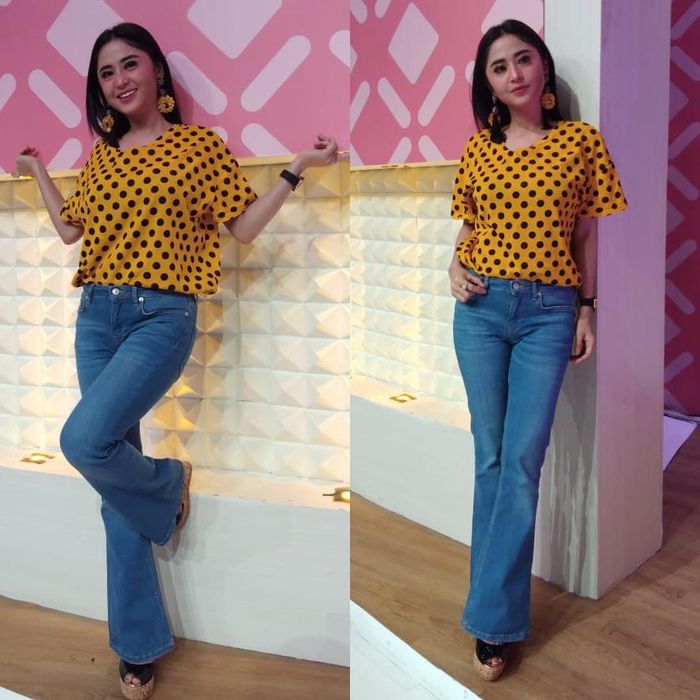 Tampil manis dengan outfit polkadot