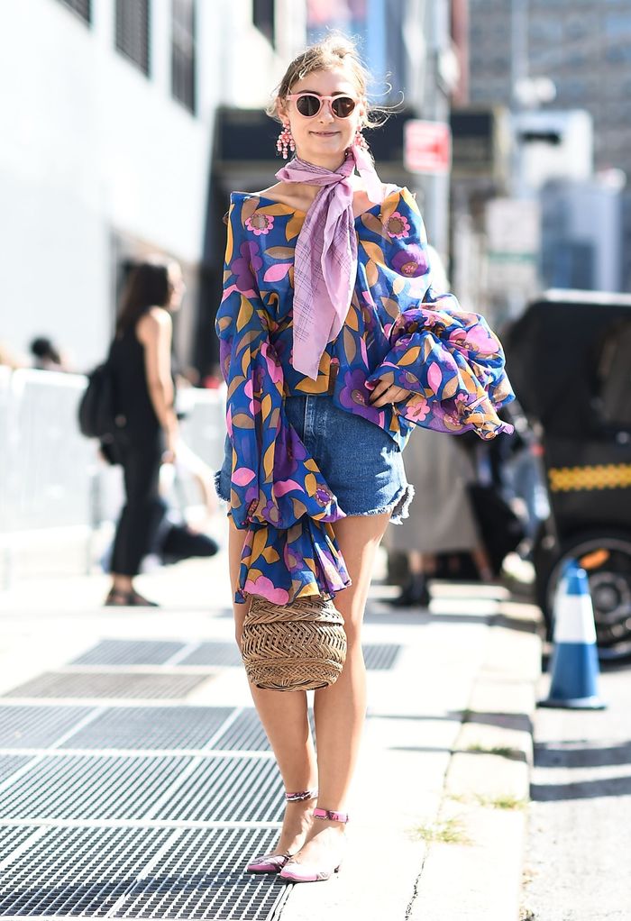 Kenakan atasan bervolume