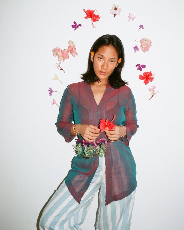 Tara Basro selalu berhasil menyajikan look vintage yang kece.