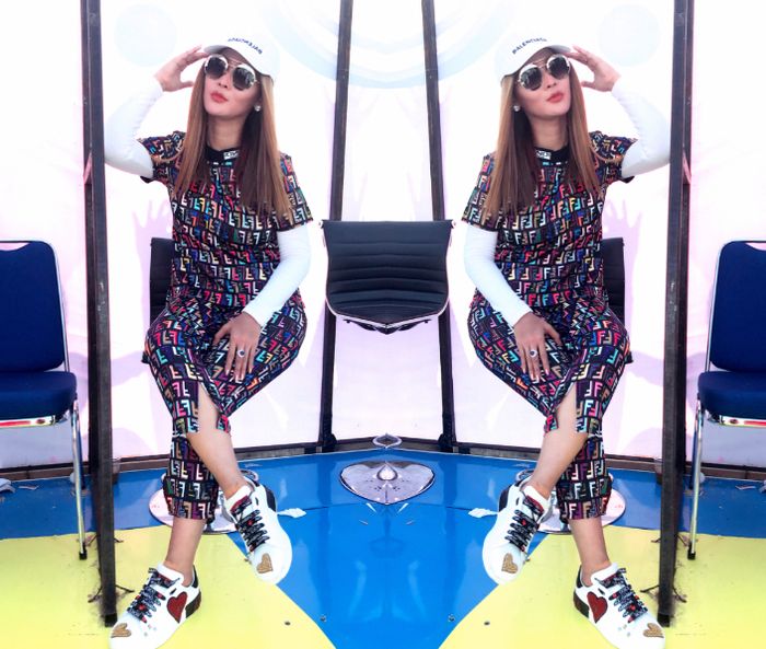 Inul selalu tampil kece di setiap saat lho.