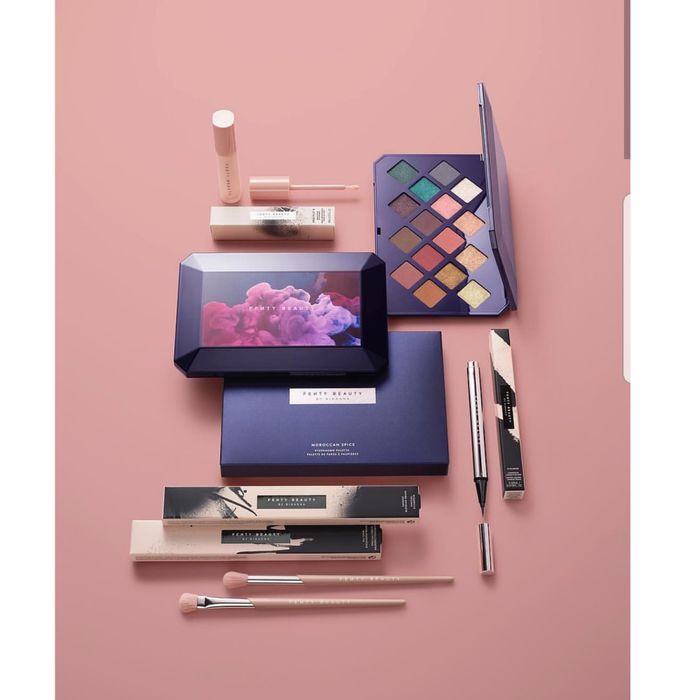 Koleksi makeup terbaru milik Rihanna