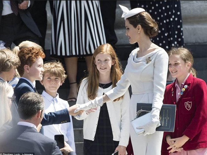 Angelina Jolie di acara acara Service of Commemoration and Dedication St Michael &amp; St George di London. 