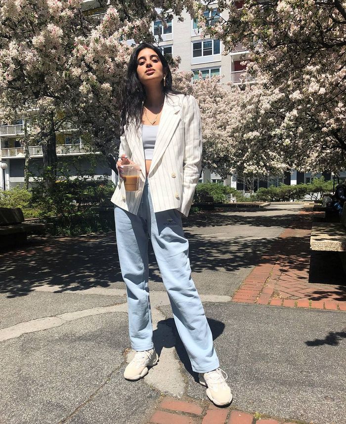 Menyesuaikan busana dengan cuaca