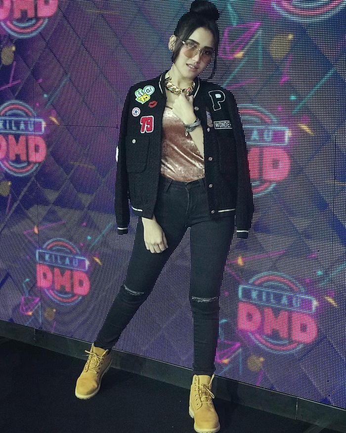 Ayu Ting Ting  sering terlihat memakai berbagai fashion item mewah.