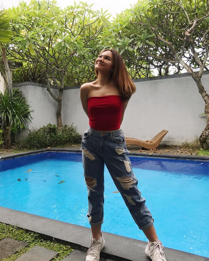 Gaya busana Shafa Harris