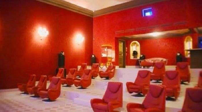 Bioskop di dalam rumah