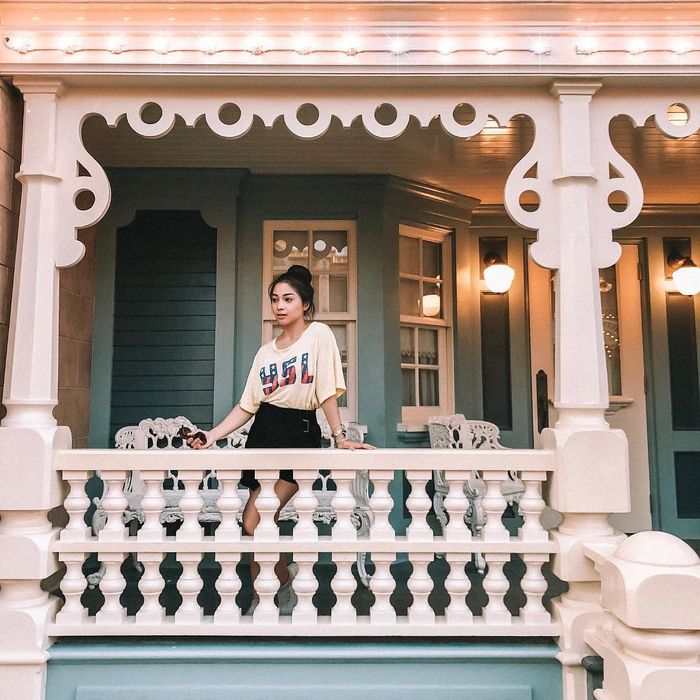 Penampilan Nikita Willy saat mengenakan T-shirt alias kaus oblong