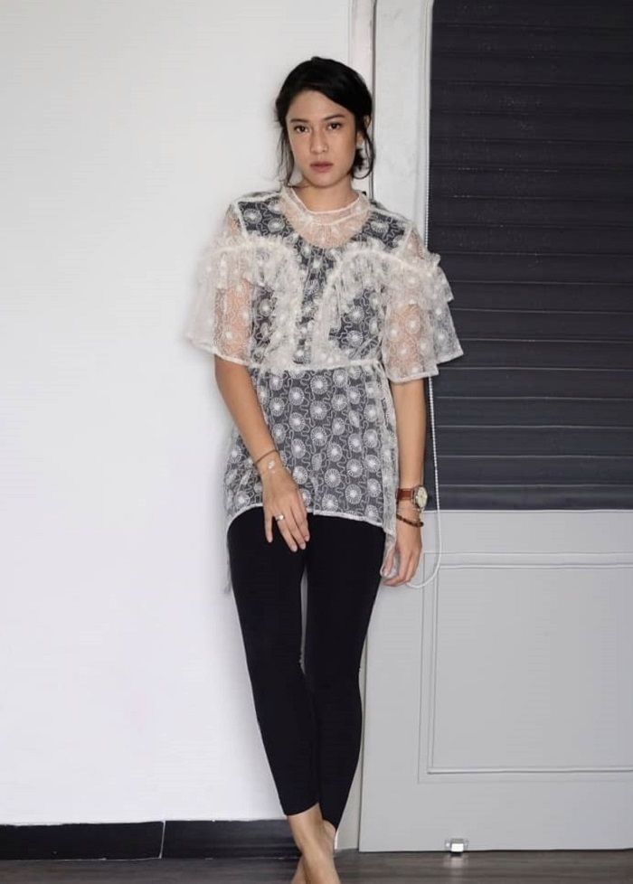 Penampilan Dian Sastro yang selalu kece