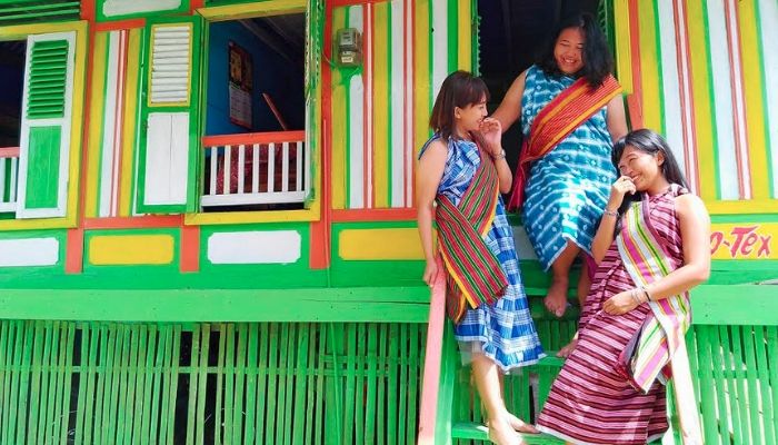 Kampung Tenun Warna-Warni Baubau