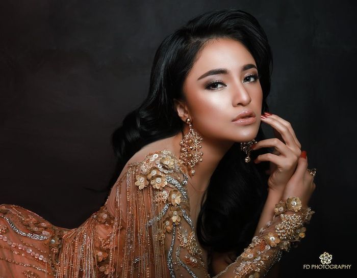 Bronzy makeup ala Marshanda