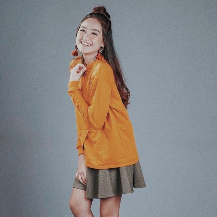 Salshabila dengan gaya busananya