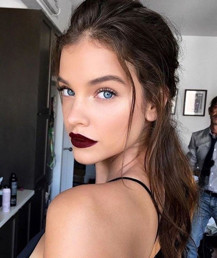 Tonjolkan salah satu makeupmu