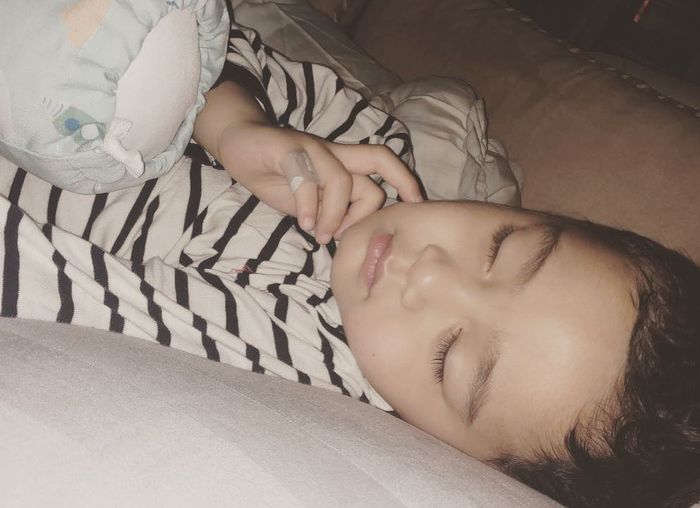 Gaya tidur Rafathar yang genit