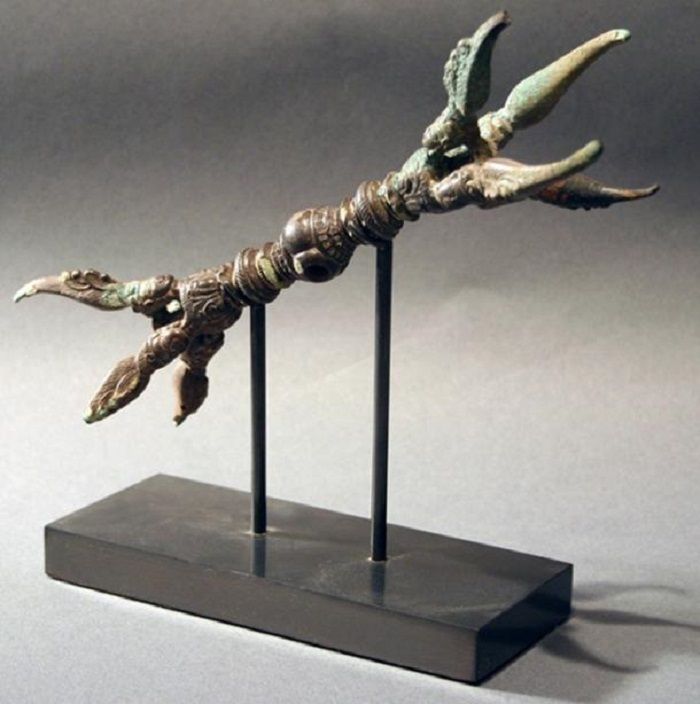 Vajra dengan cabang terbuka