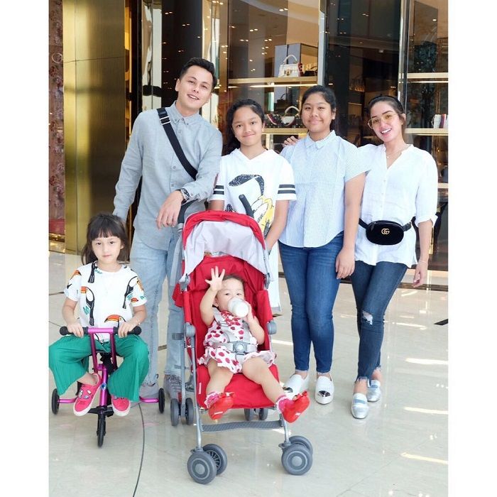 Ussy dengan Gucci Belt Bag