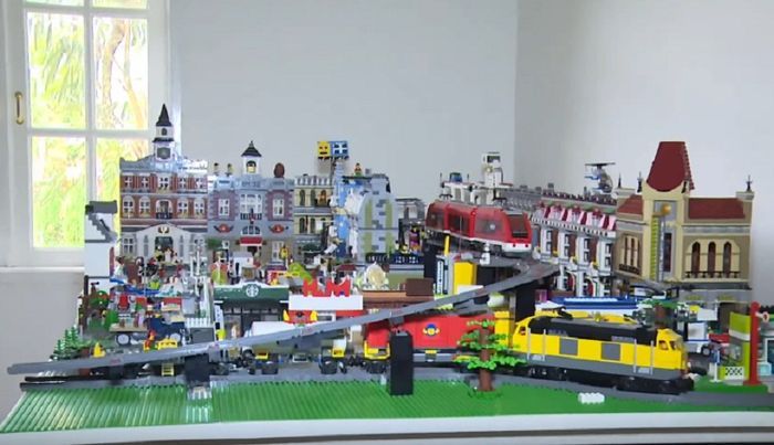 Koleksi lego di rumah Sissy Prescillia