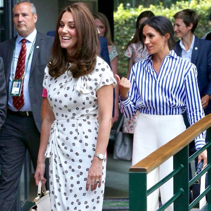 Gaya Busana Kate Middleton dan Meghan Markle