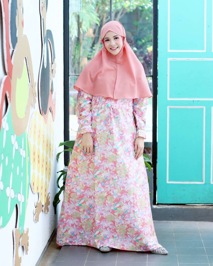 Natasha Rizky tampil imut dengan setelan gamisnya