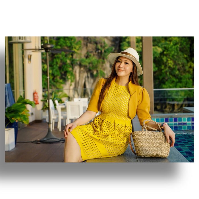 Maia tampil dengan makeup minimalis