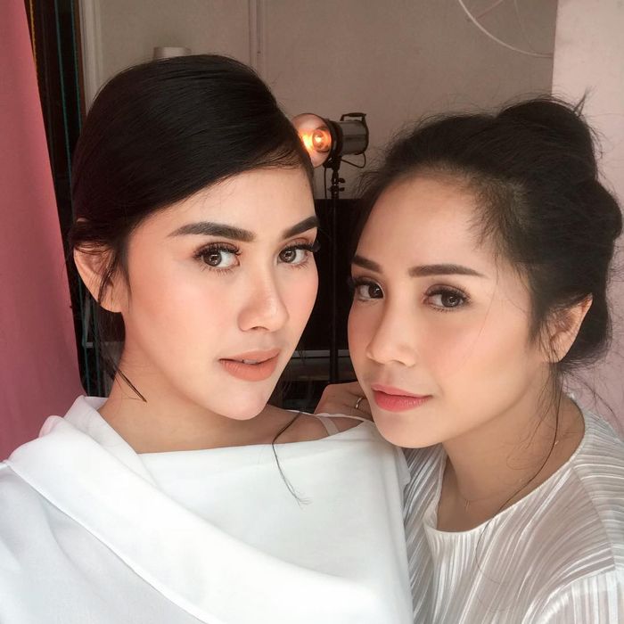 Syahnaz dan Nagita dengan riasan yang minimalis dan flawless