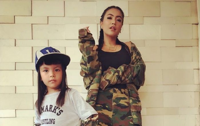 Denada dan putri semata wayangnya, Shakira Aurum.