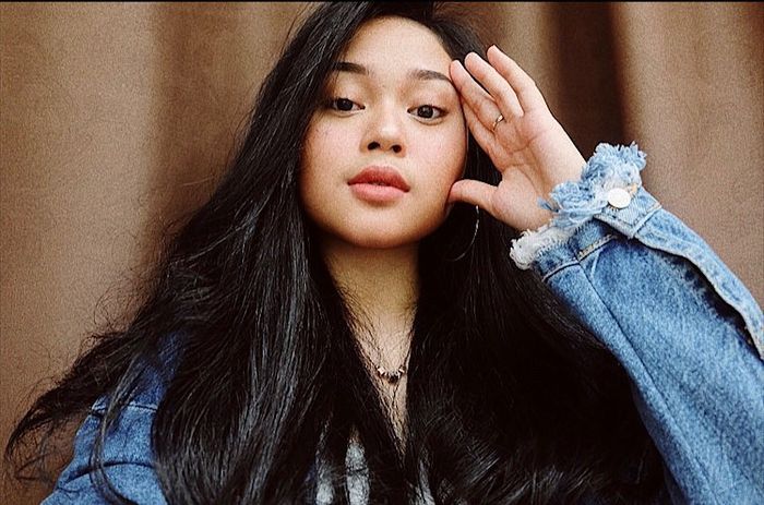 Cecilia tampil natural