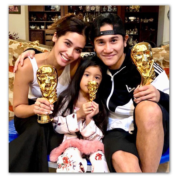 Pasangan selebriti Vino G. Bastian dan Marsha Timothy