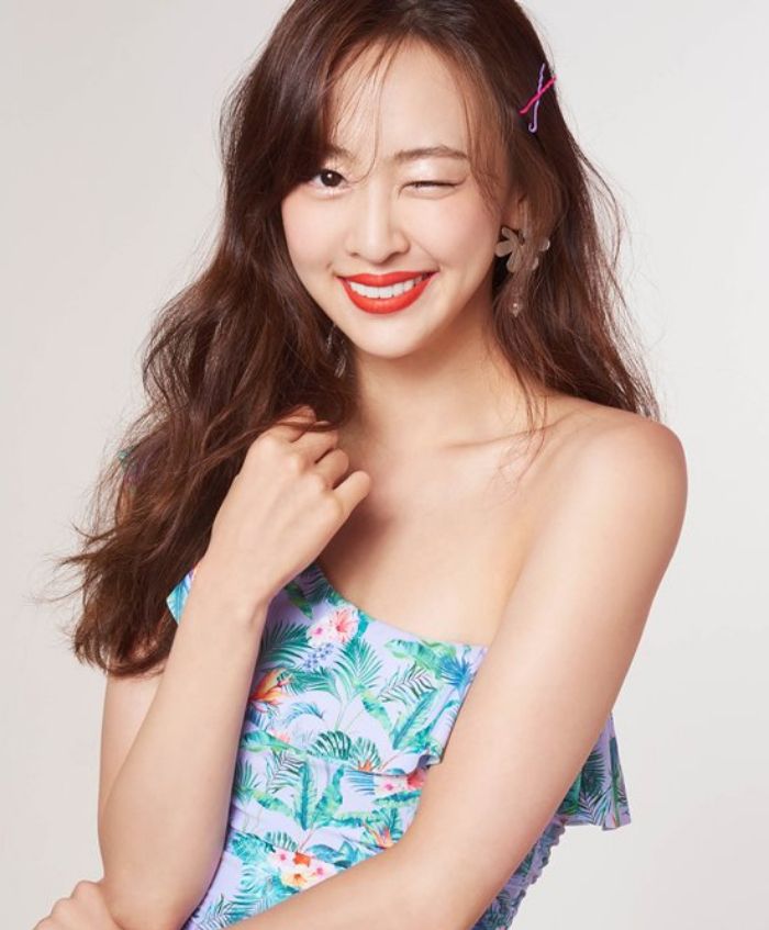 Dasom SISTAR dengan busana tropical