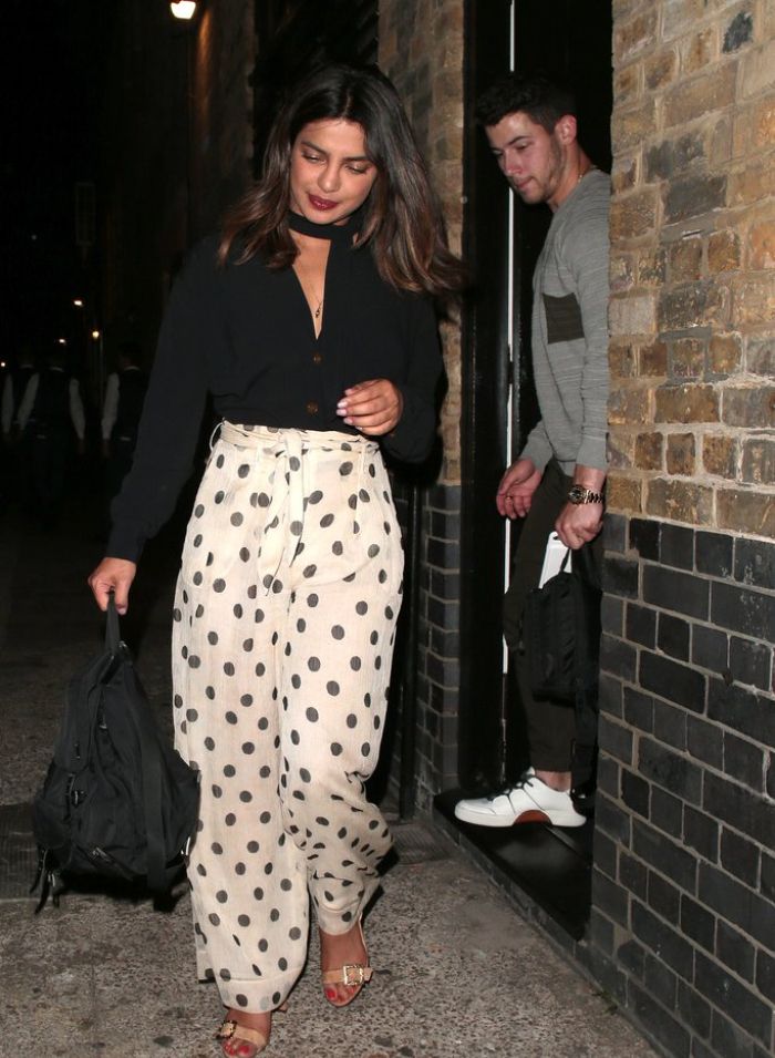 Priyanka Chopra tampak sedang bersama kekasihnya, Nick Jonas