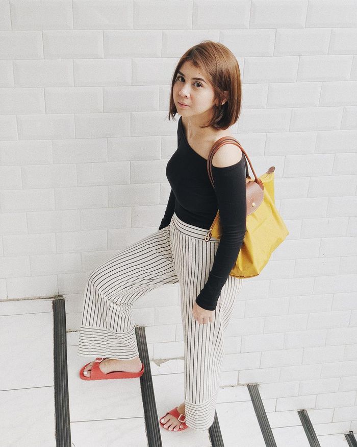 gaya kasual Kesha Ratuliu