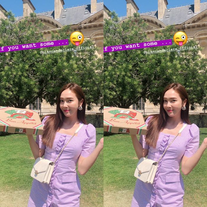 Jessica Jung dengan Plaid Lilac Dress